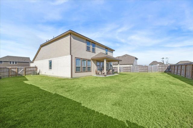 7207 Hillside Avenue, Mont Belvieu, TX 77523