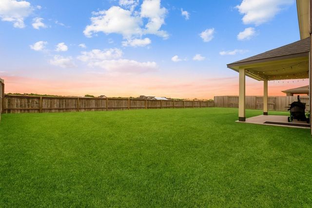 7207 Hillside Avenue, Mont Belvieu, TX 77523