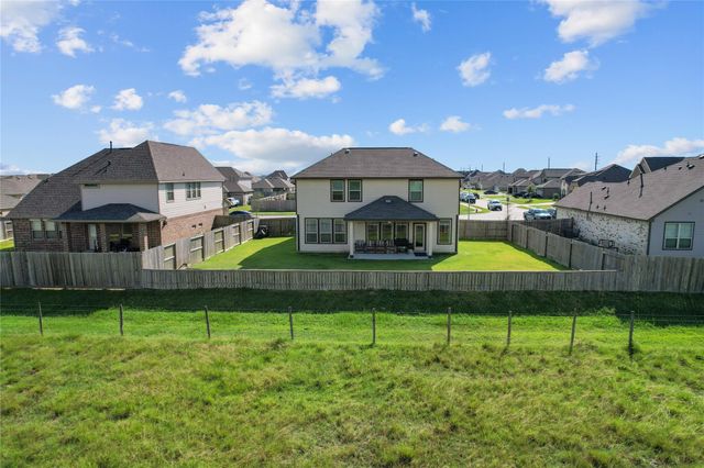7207 Hillside Avenue, Mont Belvieu, TX 77523