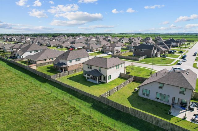 7207 Hillside Avenue, Mont Belvieu, TX 77523