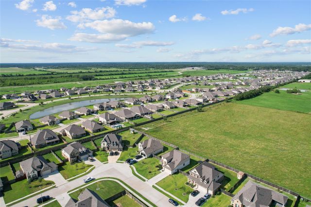 7207 Hillside Avenue, Mont Belvieu, TX 77523