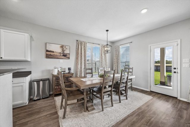 7207 Hillside Avenue, Mont Belvieu, TX 77523