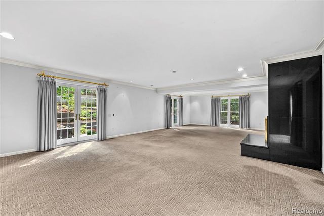 194 Charlevoix Avenue, Grosse Pointe Farms, MI 48236