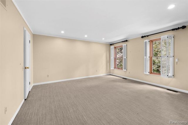 194 Charlevoix Avenue, Grosse Pointe Farms, MI 48236