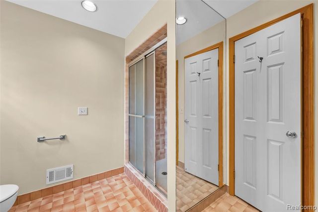 194 Charlevoix Avenue, Grosse Pointe Farms, MI 48236