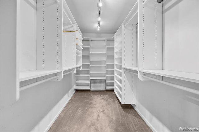 194 Charlevoix Avenue, Grosse Pointe Farms, MI 48236