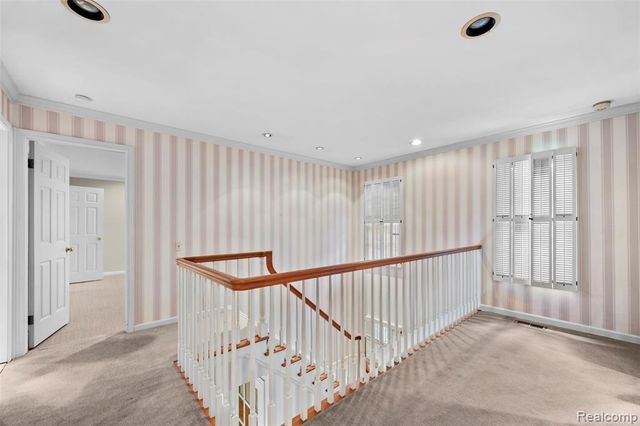 194 Charlevoix Avenue, Grosse Pointe Farms, MI 48236