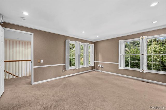 194 Charlevoix Avenue, Grosse Pointe Farms, MI 48236