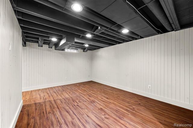 194 Charlevoix Avenue, Grosse Pointe Farms, MI 48236