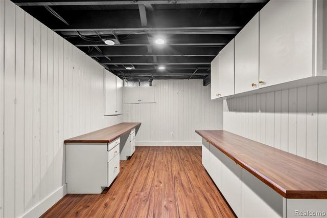 194 Charlevoix Avenue, Grosse Pointe Farms, MI 48236