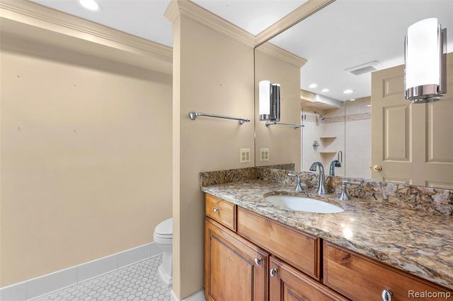 194 Charlevoix Avenue, Grosse Pointe Farms, MI 48236