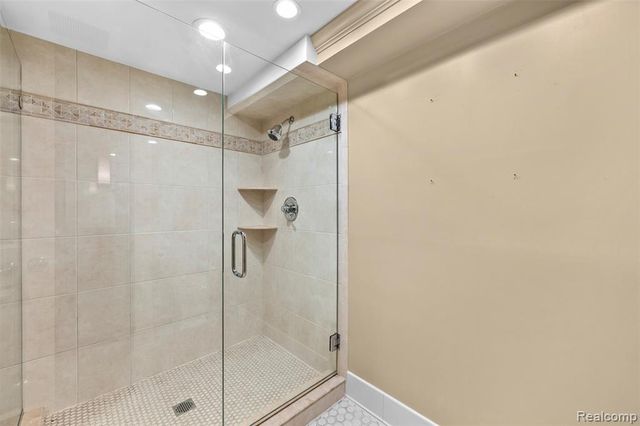 194 Charlevoix Avenue, Grosse Pointe Farms, MI 48236