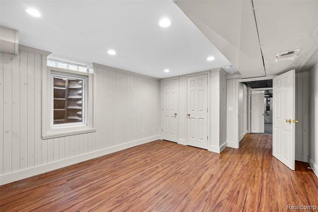 194 Charlevoix Avenue, Grosse Pointe Farms, MI 48236