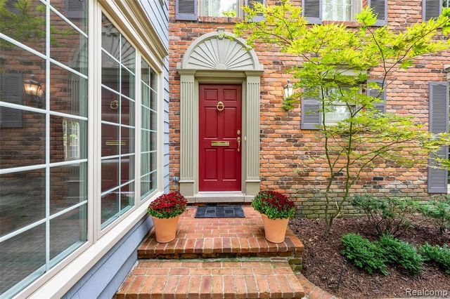 194 Charlevoix Avenue, Grosse Pointe Farms, MI 48236