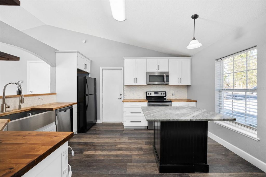 Image 18 of property listing at 6096 SW 155TH STREET ROAD, Ocala, FL 34473