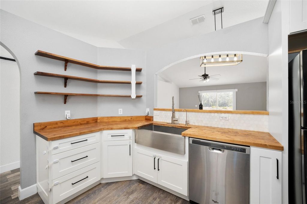 Image 21 of property listing at 6096 SW 155TH STREET ROAD, Ocala, FL 34473