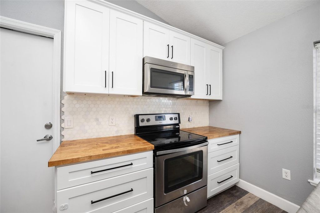 Image 23 of property listing at 6096 SW 155TH STREET ROAD, Ocala, FL 34473