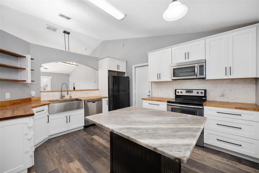 Image 24 of property listing at 6096 SW 155TH STREET ROAD, Ocala, FL 34473