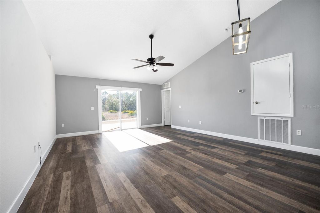 Image 10 of property listing at 6096 SW 155TH STREET ROAD, Ocala, FL 34473