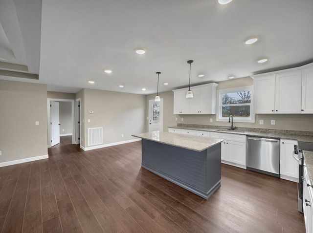 303 Cassie Dr, Lafayette, TN 37083