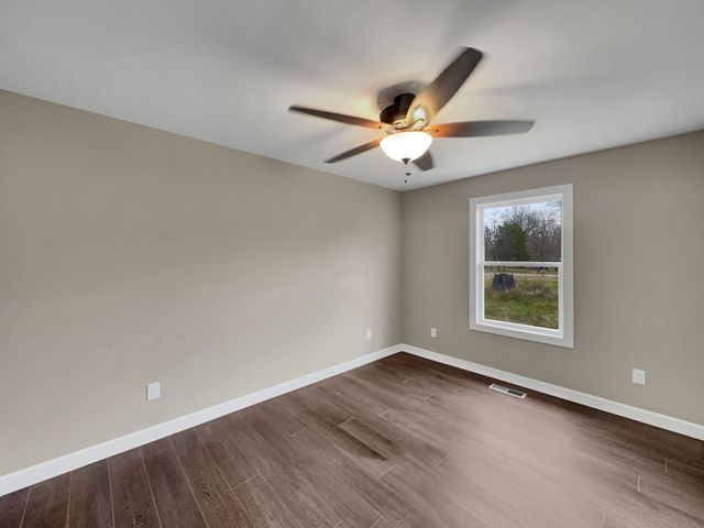 303 Cassie Dr, Lafayette, TN 37083