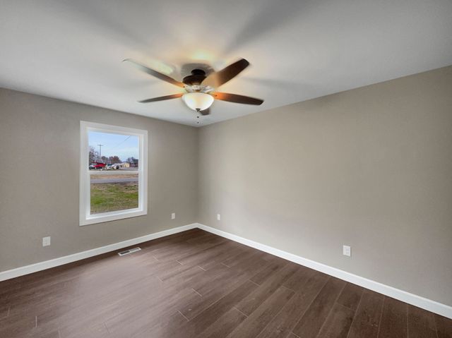 303 Cassie Dr, Lafayette, TN 37083