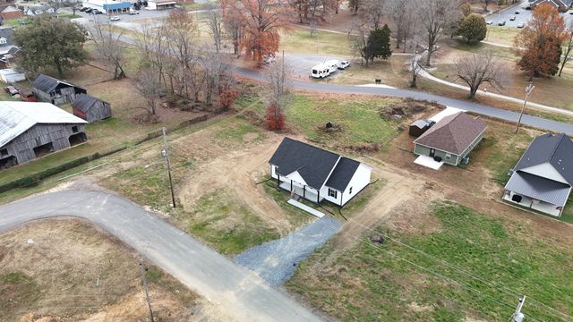 303 Cassie Dr, Lafayette, TN 37083