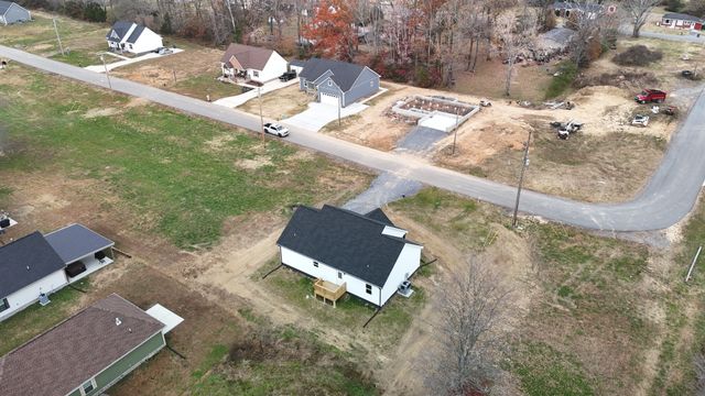 303 Cassie Dr, Lafayette, TN 37083