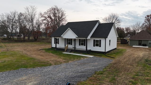 303 Cassie Dr, Lafayette, TN 37083