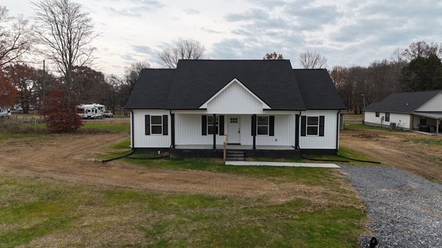 303 Cassie Dr, Lafayette, TN 37083