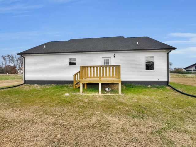 303 Cassie Dr, Lafayette, TN 37083