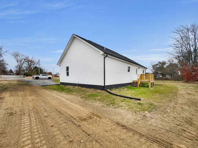 303 Cassie Dr, Lafayette, TN 37083