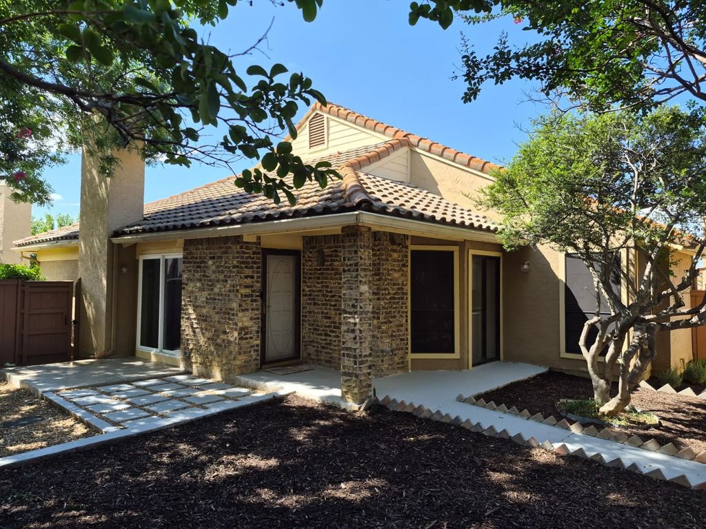 4267 Cuesta Drive 1, Irving, TX 75038