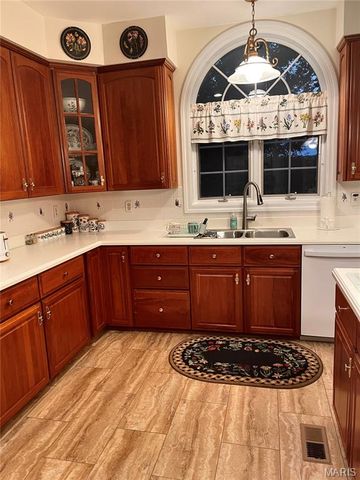 237 Saint Andrews Drive, St Albans, MO 63073