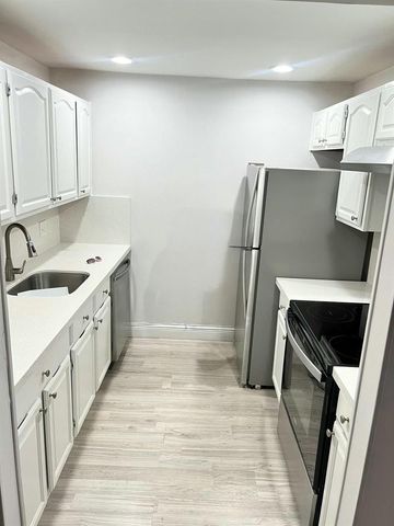 300 SW 134th Way 203e, Pembroke Pines, FL 33027