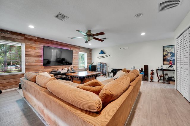 17646 N 83rd Pl Place N, The Acreage, FL 33470