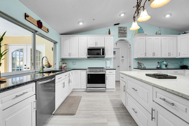 17646 N 83rd Pl Place N, The Acreage, FL 33470