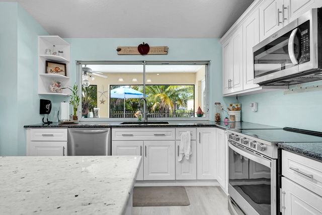 17646 N 83rd Pl Place N, The Acreage, FL 33470