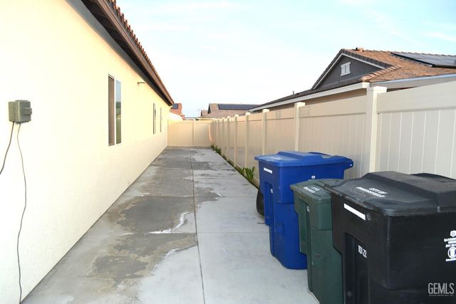 7311 Koyuk River Street, Bakersfield, CA 93311