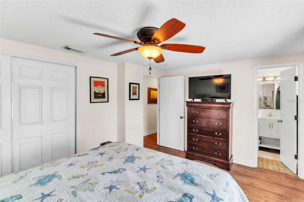 Image 16 of property listing at 3615 HAINES ROAD N, St Petersburg, FL 33704