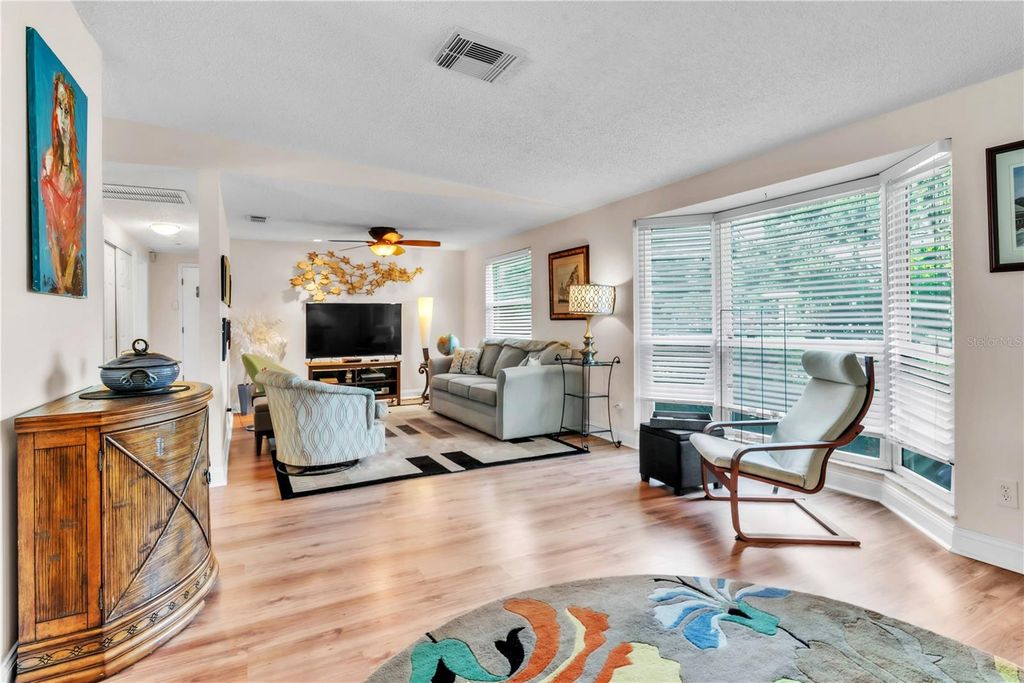 Image 4 of property listing at 3615 HAINES ROAD N, St Petersburg, FL 33704