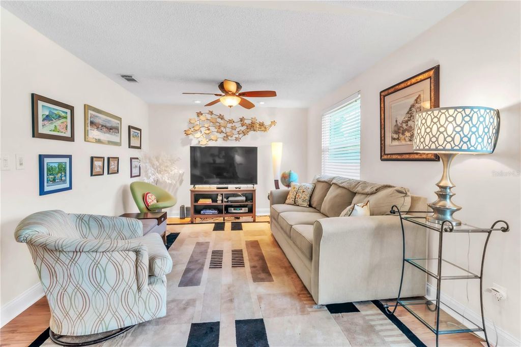 Image 7 of property listing at 3615 HAINES ROAD N, St Petersburg, FL 33704