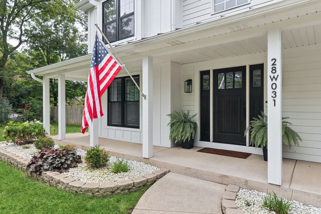 28W031 Greenview Avenue, Warrenville, IL 60555 — photo 3
