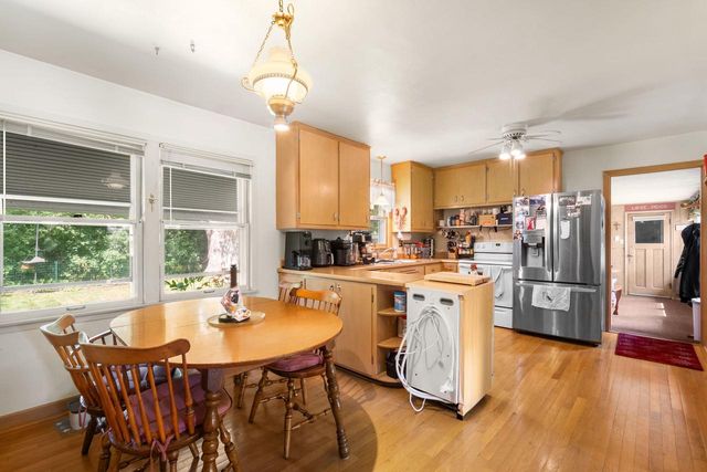 3303 N Knoll BOULEVARD, Wauwatosa, WI 53222