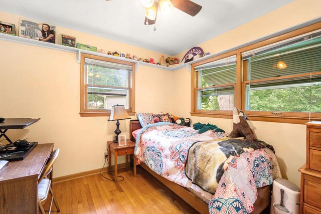 3303 N Knoll BOULEVARD, Wauwatosa, WI 53222