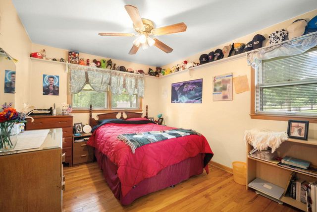 3303 N Knoll BOULEVARD, Wauwatosa, WI 53222