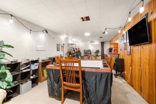 3303 N Knoll BOULEVARD, Wauwatosa, WI 53222