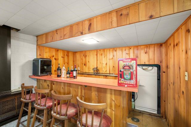 3303 N Knoll BOULEVARD, Wauwatosa, WI 53222