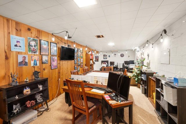 3303 N Knoll BOULEVARD, Wauwatosa, WI 53222