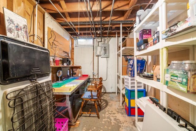 3303 N Knoll BOULEVARD, Wauwatosa, WI 53222